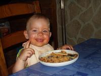 �l�a mange des spaghetti et trouve �a bon -- Cliquez pour voir l'image en entier